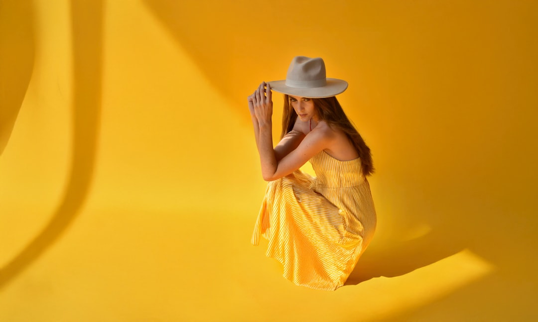 Photo yellow dress